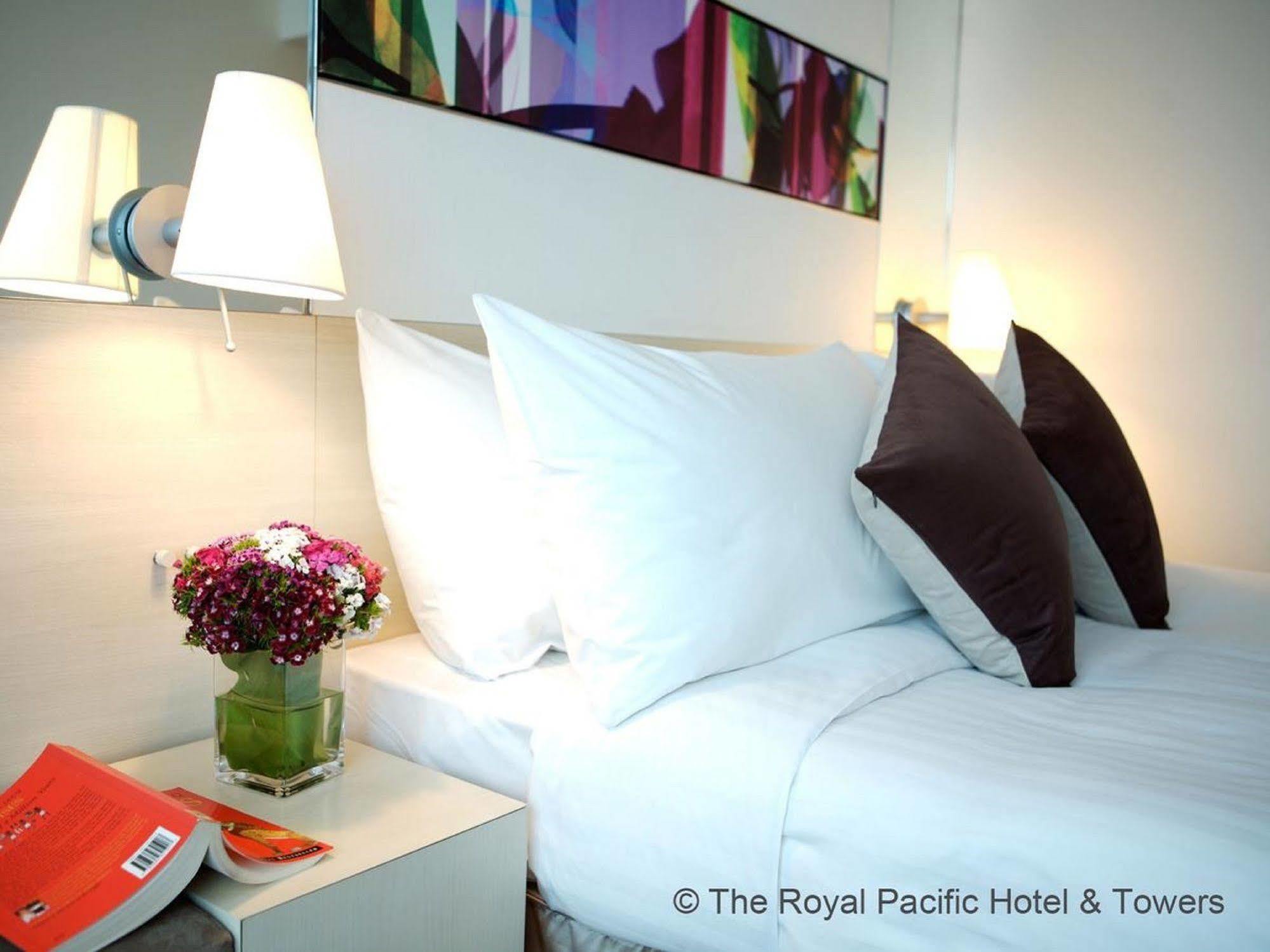 The Royal Pacific Hotel & Towers Hong Kong Bagian luar foto